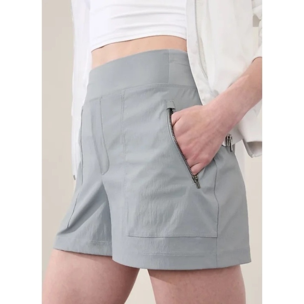 VGUC Athleta Trekkie North shorts